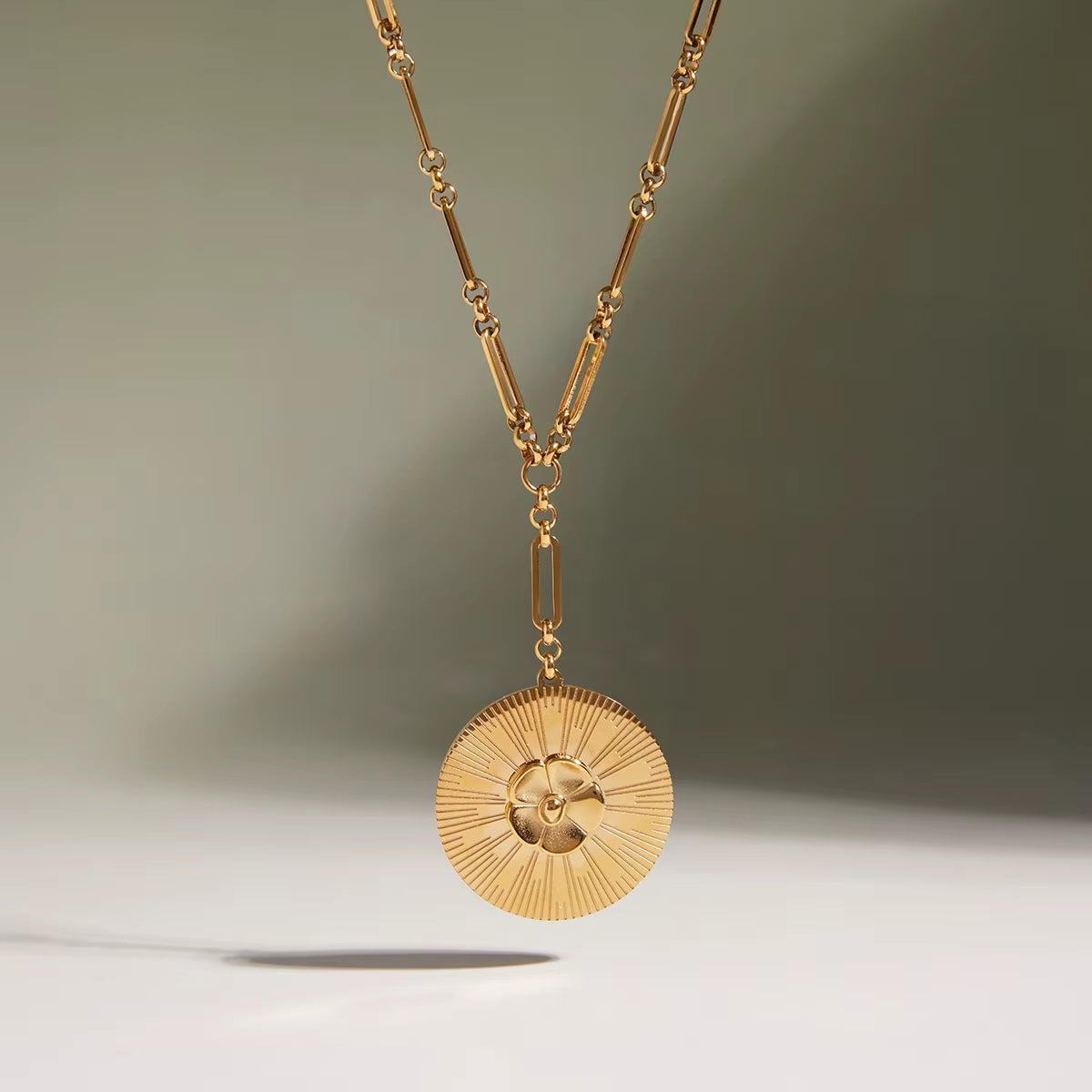 18K Ribbed Camellia Flower Necklace